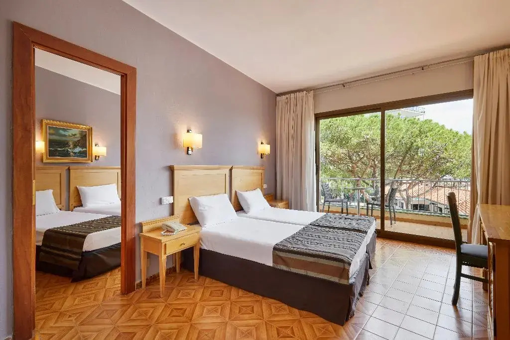 Hotel Columbus - Photo 3