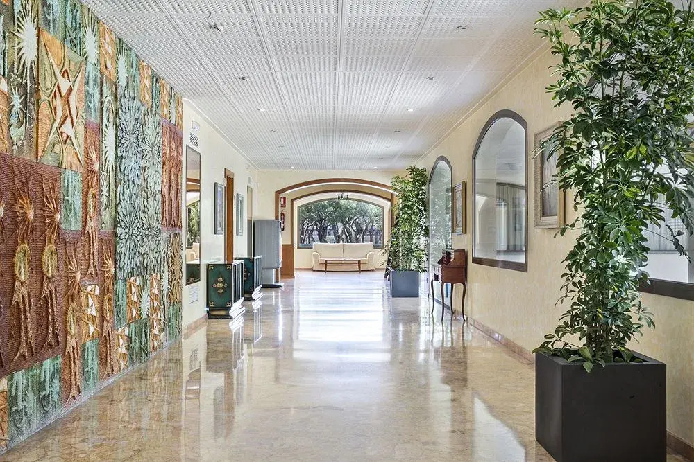 Hotel Columbus - Photo 2