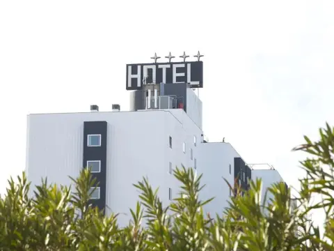 Hotel Condes de Urgel - Photo 1