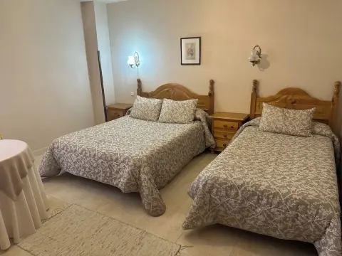 Hotel Covadonga - Photo 3