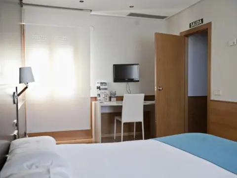 Hotel Don Carlos - Photo 2