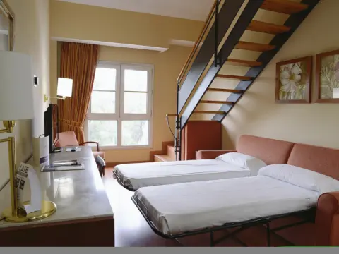 Hotel ILUNION Alcora Sevilla - Photo 3