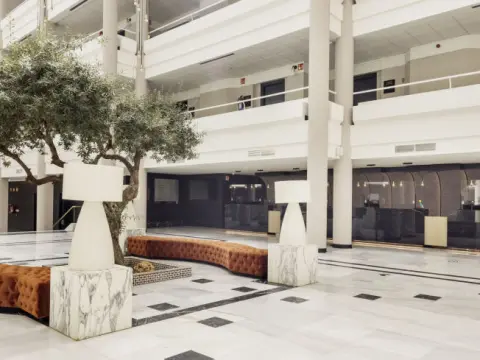 Hotel ILUNION Alcora Sevilla - Photo 2