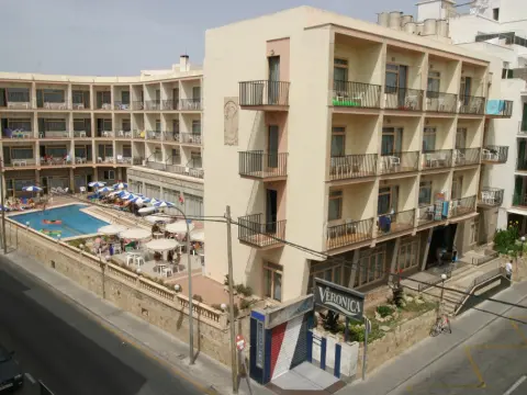 Hotel Iris - Photo 1