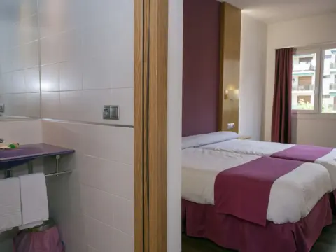 Hotel Jatorrena - Photo 2