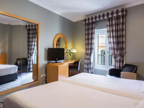 Hotel Larios Málaga - Photo 3