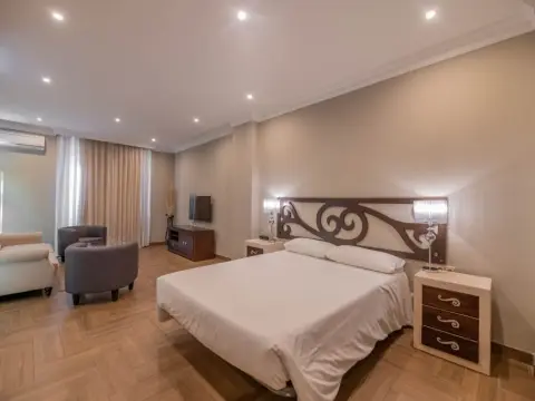 Hotel Los Jeronimos y Terraza Monasterio - Photo 4