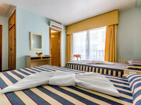 Hotel Mediterraneo - Photo 4