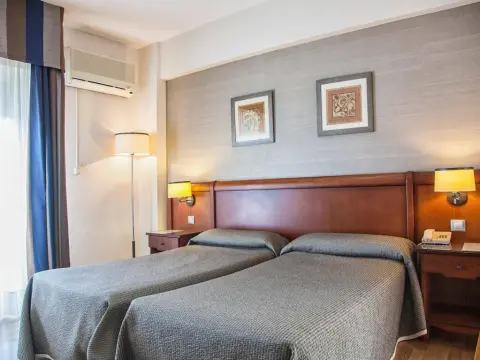 Hotel Miramar - Photo 3