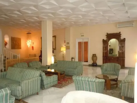 Hotel Miramar - Photo 2