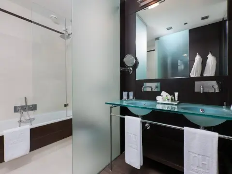Hotel Nh Obradoiro - Photo 3