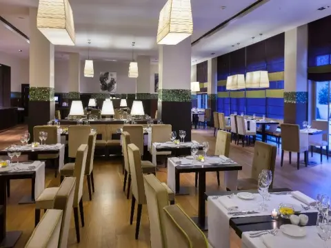 Hotel Nh Obradoiro - Photo 2
