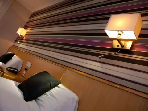 Hotel Palacio de Cristal - Photo 3