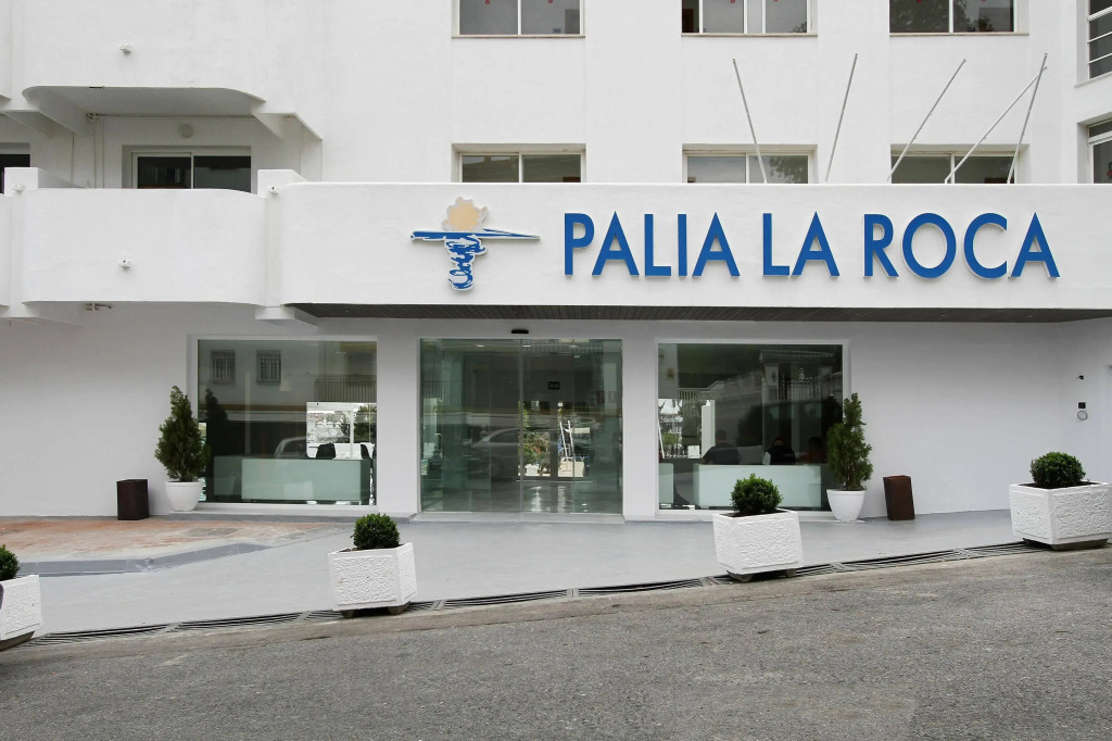 Hotel Palia La Roca - Photo 1