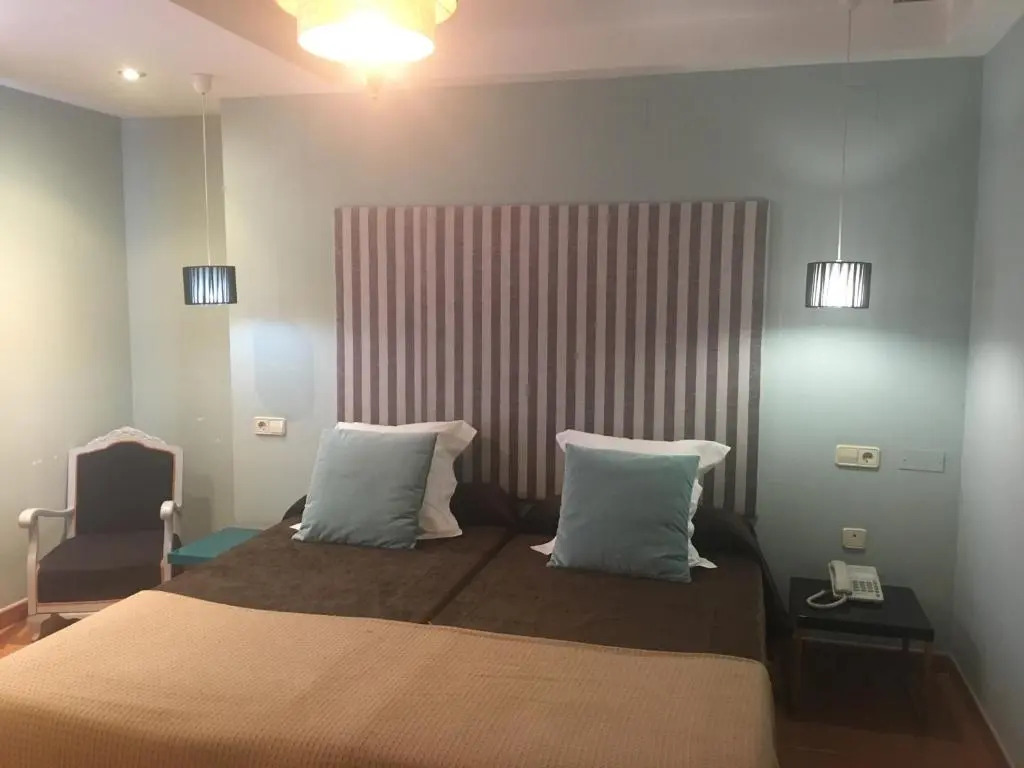 Hotel Patilla Ciudad de Requena - Photo 4