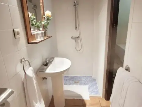 Hotel Puerta de la Sierra - Photo 4