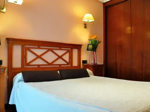 Hotel Puerta del Oriente - Photo 3