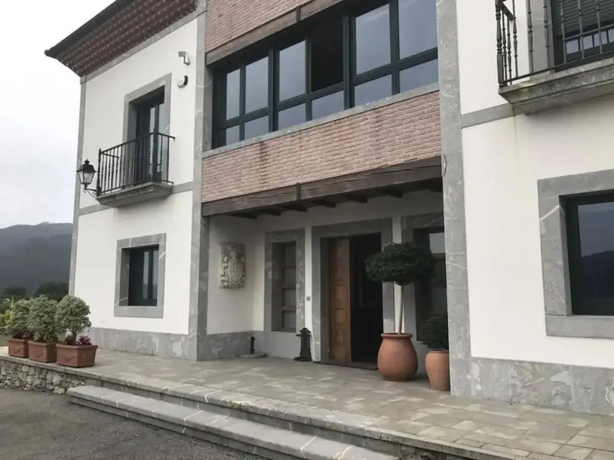 Hotel Reina Adosinda