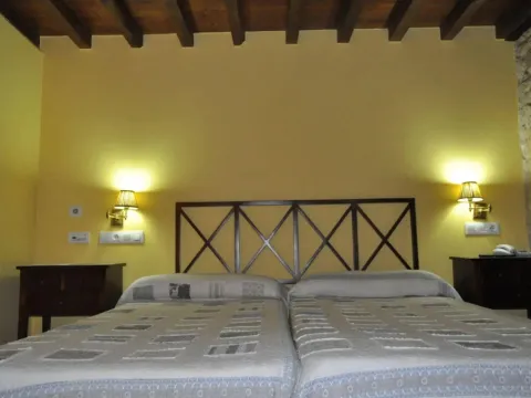 Hotel Restaurante Asador de Roxos Casa de Albardonedo - Photo 3