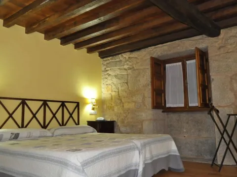 Hotel Restaurante Asador de Roxos Casa de Albardonedo - Photo 4