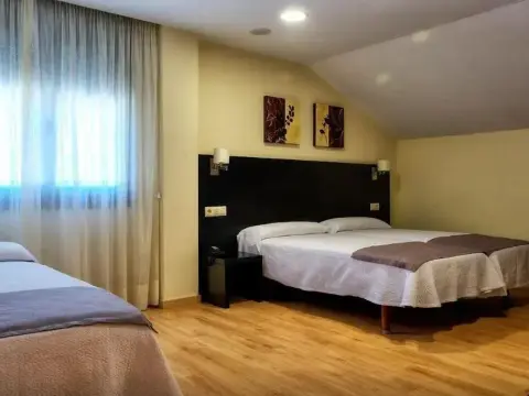 Hotel Restaurante Bruma - Photo 4