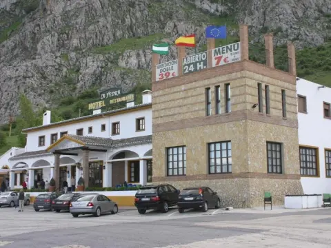Hotel Restaurante La Yedra - Photo 1