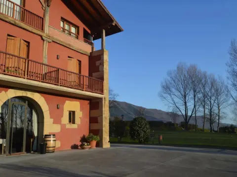 Hotel Restaurante Usategieta - Photo 1