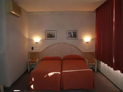 Hotel San Jorge - Photo 2