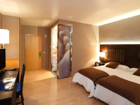 Hotel Spa Congreso - Photo 3