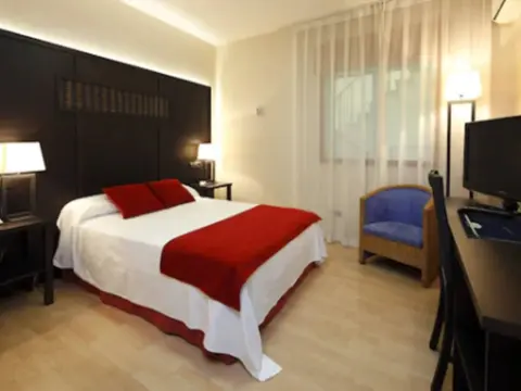 Hotel Spa Congreso - Photo 4