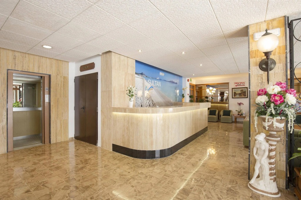 Hotel Sultan - Photo 2