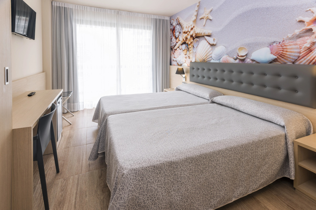 Hotel Tropic Park - Photo 2