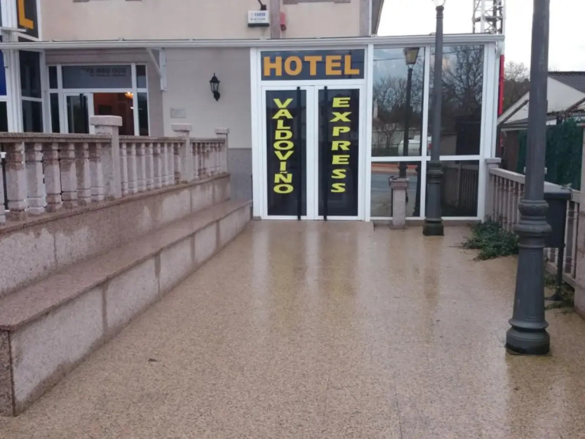 Hotel Valdoviño Express