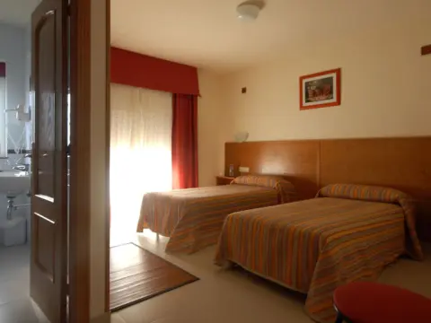Hotel Valdoviño Express - Photo 4