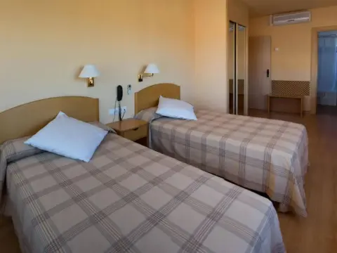 Hotel Villa de Ayerbe - Photo 4