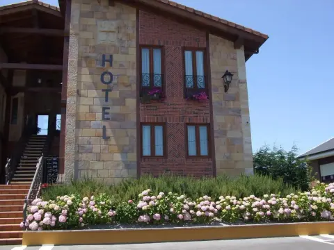 Hotel y Apartamentos Sur de la Bahía - Photo 1