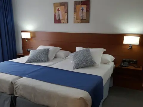 Hotel Zabala - Photo 4