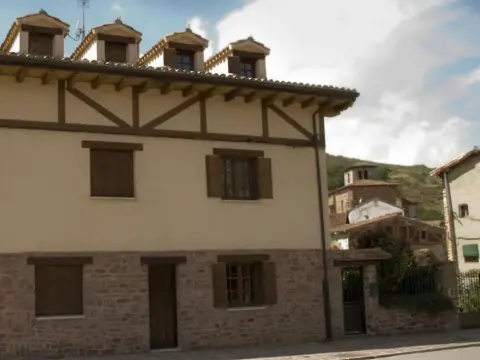 House With 2 Bedrooms in Fresneda de la Sierra Tirón, With Furnished Terrace - Photo 1