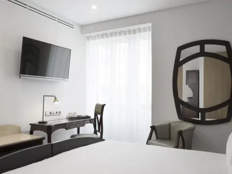 ICON Casona 1900 by Petit Palace - Photo 4