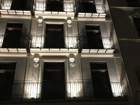 La Perla Apartments - Photo 1