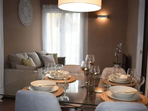 La Perla Apartments - Photo 2