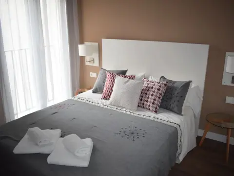La Perla Apartments - Photo 3