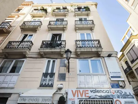 Living Valencia - Jardín del Turia - Photo 1