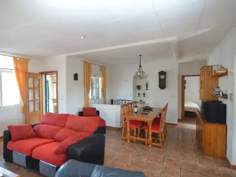 Luxurious Villa in La Escuera with Swimming Pool - Photo 4