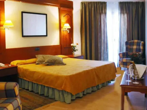 Hotel Mayurca - Photo 2