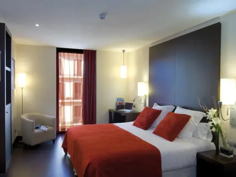 Metropolitan Sagrada Familia - Adults Only - Photo 3