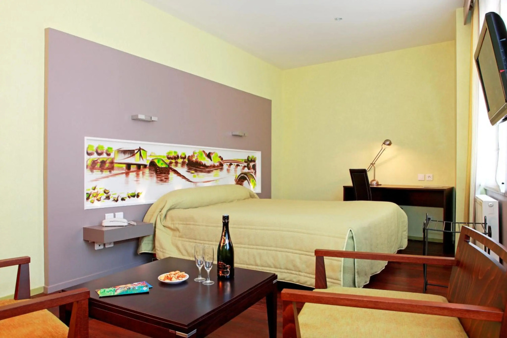 NH Madrid Barajas Airport - Photo 4