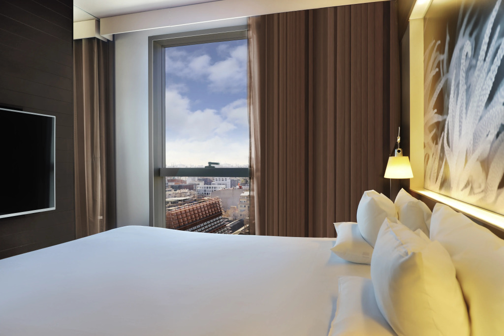 Novotel Barcelona City - Photo 3