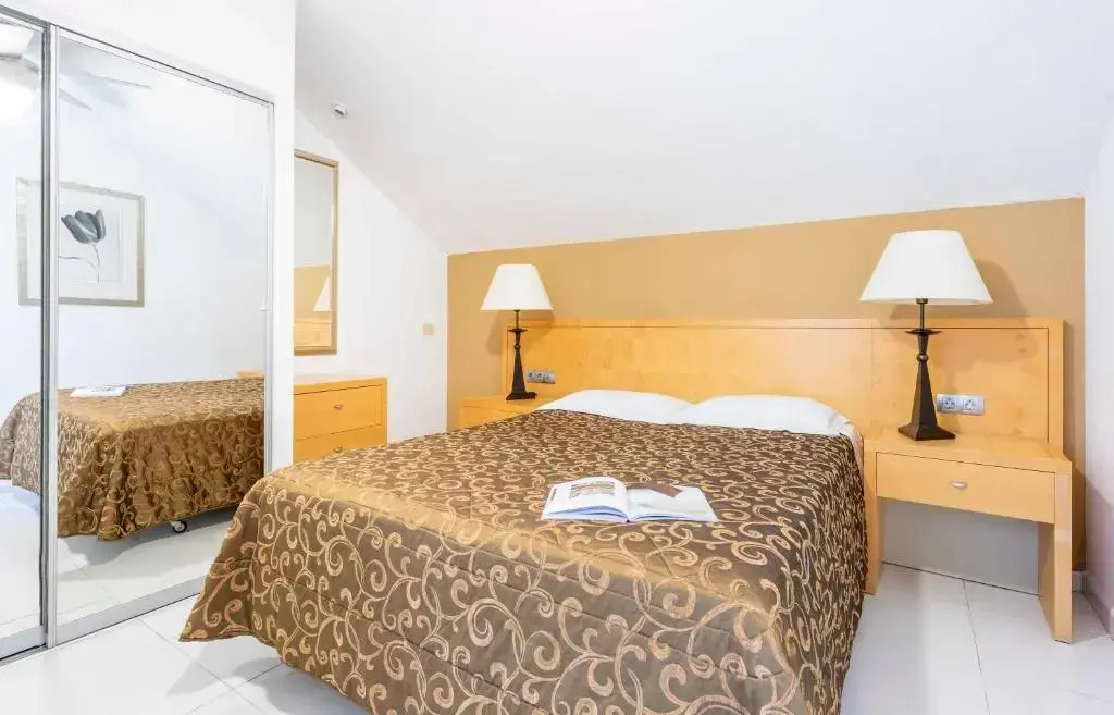 Hollywood Mirage Hotel - фото 4