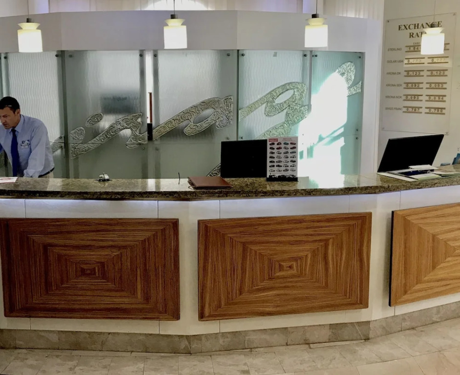 Hollywood Mirage Hotel - фото 2